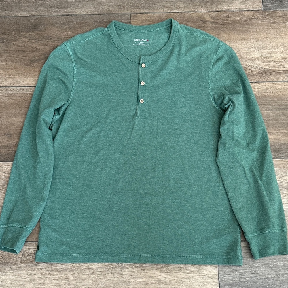 UNTUCKit Green Long Sleeve Henley Shirt